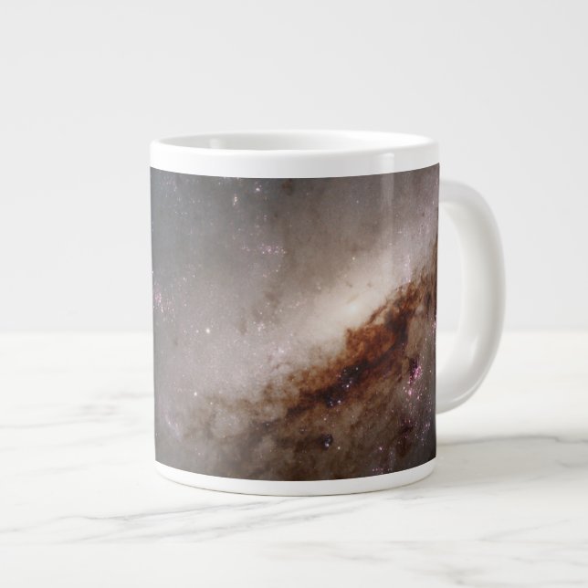 Grande Tasse Ngc 4258 Sous Formation D'Étoiles Intenses. (Devant droit)