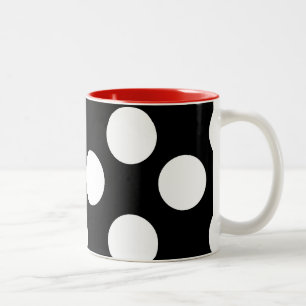 Grande tasse noire et blanche de point de polka