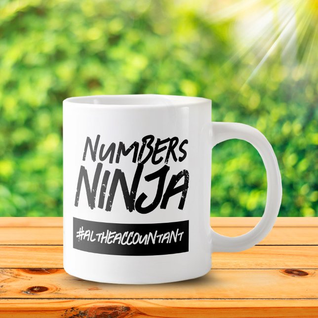 Grande Tasse Numéros amusants Ninja Nom du mot-clic (Funny Numbers Ninja #Jobtitle Jumbo Coffee Mug Cover Photo.)