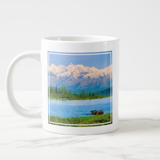 Grande Tasse Orignal mâle dans le Wonder Lake (Gauche)