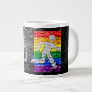 Grande Tasse Panneau urbain aux couleurs de la fierté arc-en-ci
