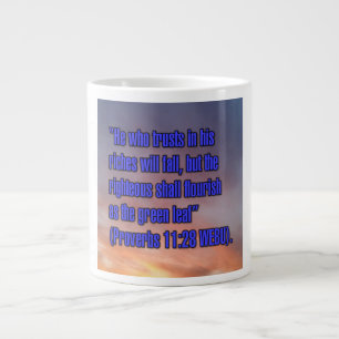 Grande Tasse Proverbes 11:28 WEBU Mug