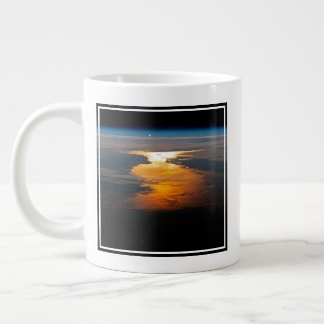 Grande Tasse Provinces Canadiennes De Terre-Neuve-Et-Labrador. (Gauche)