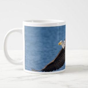 Grande Tasse Pygargue à tête blanche en vol