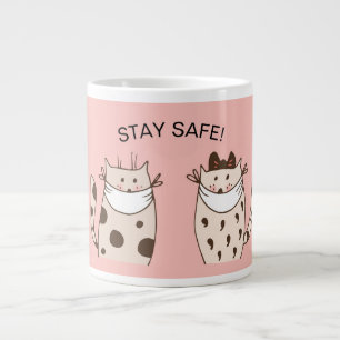 GRANDE TASSE RESTE EN SÉCURITÉ ! DES CHATS AMUSANTS PORTANT DES