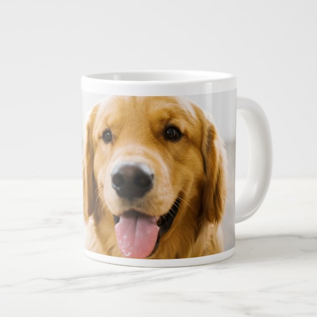 Grande Tasse Retriever d'or souriant (Devant droit)