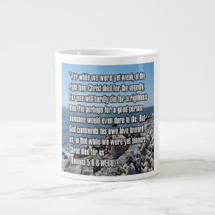Grande Tasse Romains 5:6-8 WEBU Mug