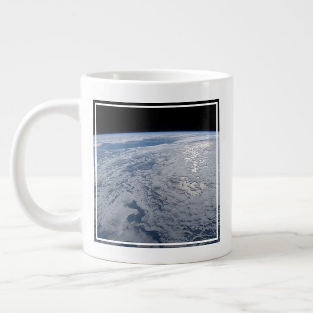 Grande Tasse Soleil Brillant Sur L'Océan Pacifique Sud. (Gauche)
