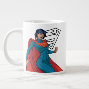 Grande Tasse Supergirl Hovering en costume bleu