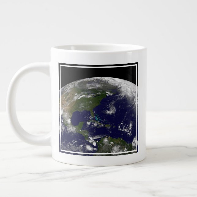 Grande Tasse Tempêtes Tropicales Sur La Planète Terre. (Gauche)