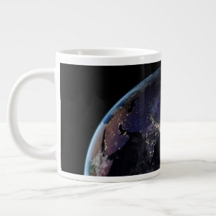 Grande Tasse Terre Pleine Montrant Les Lumières De La Ville D'A