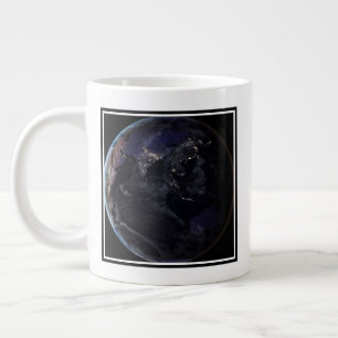 Grande Tasse Terre Pleine Montrant Les Lumières De La Ville D'A