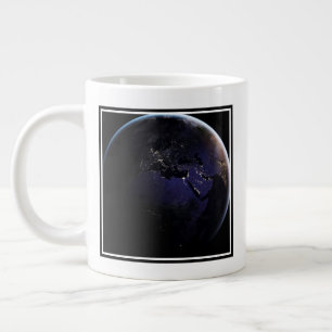 Grande Tasse Terre Pleine Montrant Les Lumières De La Ville D'E