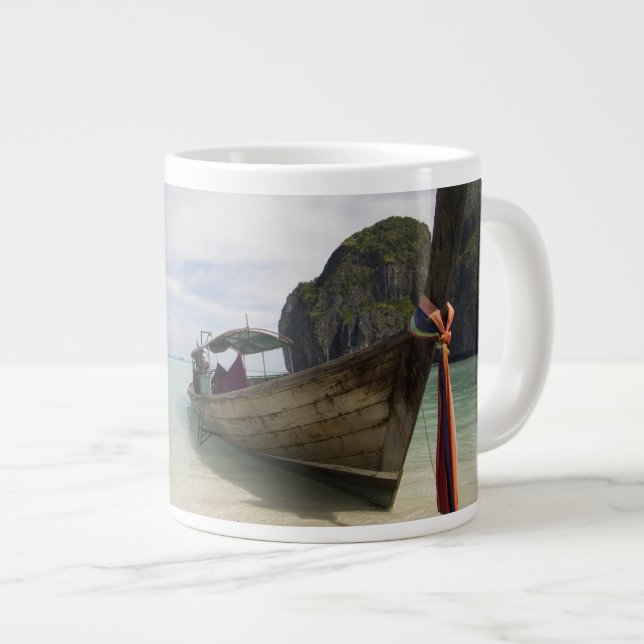 Grande Tasse Thaïlande, île de Phi Phi Lay, baie de Maya. (Devant droit)