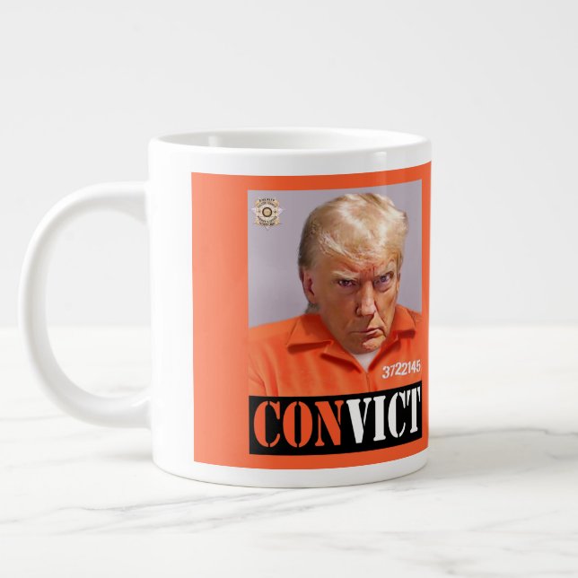 Grande Tasse Trump et son tir à la bombe (Gauche)