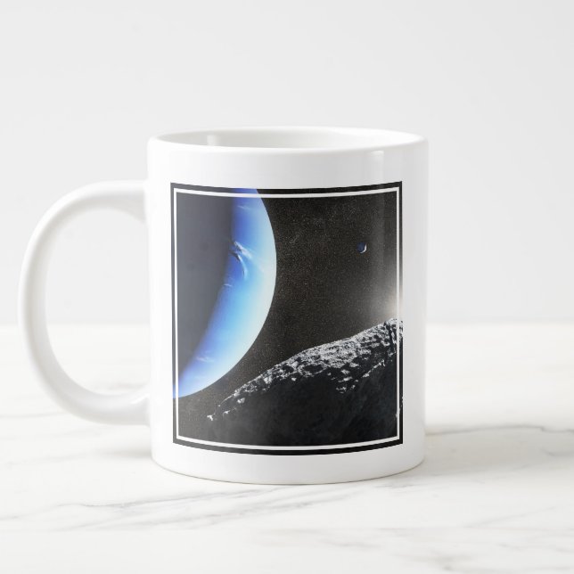 Grande Tasse Un Hippocamp de la minuscule lune de Neptune. (Gauche)