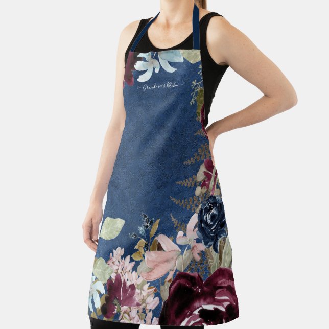 Grandma Burgund Floral Blush Peony Rose w Navy Schürze (InSitu)
