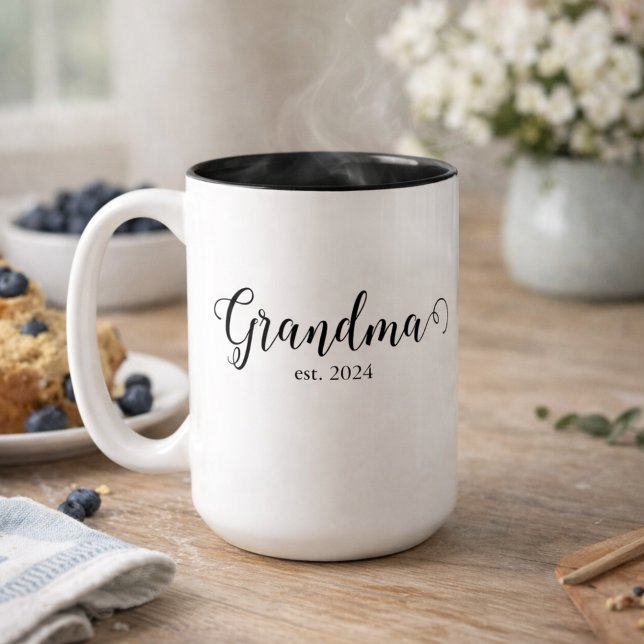 Grandma Est Modern Black Script Custom Date Zweifarbige Tasse (Von Creator hochgeladen)
