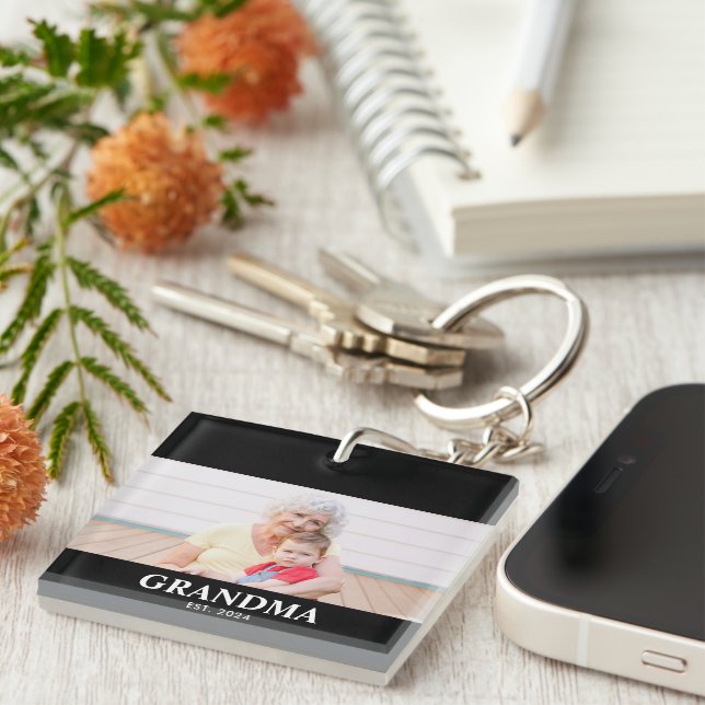 Grandma Established Modern Bold Photo (Devant Droit)