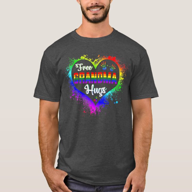Grandma Hugs LBGT Herzrasenbogen Gay Pride T-Shirt (Vorderseite)