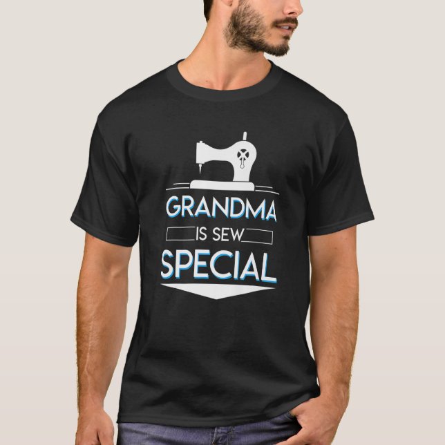 Grandma Is Sew Special Sewing Grandma Saying Cute T-Shirt (Vorderseite)