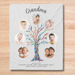 Grandma Photo Keepsake  Geschirrtuch<br><div class="desc">This modern Grandma kitchen towel features a colorful mosaic family tree on a soft gray background.
Easily customizable with a selection of seven photos and the grandchildren's names.
Makes a perfect gift for your Grandma.
Original Mosaic © Michele Davies.</div>