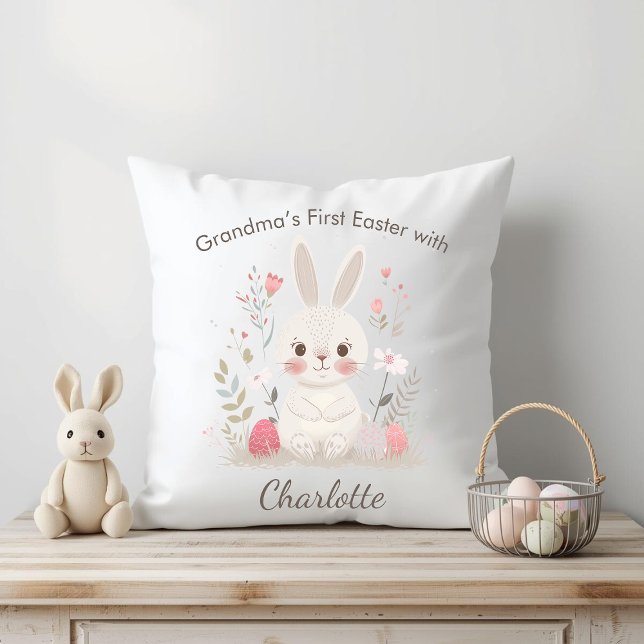 Grandma’s First Easter Personalized  Kissen (Von Creator hochgeladen)