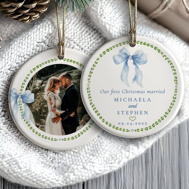 Grandmillenial Bows Erstes Verheiratetes Foto Keramik Ornament (Von Creator hochgeladen)