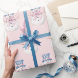 Grandmillennial Christmas Damask Snowman Geschenkpapier<br><div class="desc">Dieses Weihnachtsgeschenk-Wrap hat einen Schneemann mit blauem Damast Körper auf einem rot-rosa Hintergrund.</div>