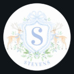 Grandmillennial Christmas Hirsch Wappen Monogram Runder Aufkleber<br><div class="desc">Dieser Weihnachtsaufkleber hat ein Rentier-Wappen mit einem blauen Monogramm-Initial. Sie können mit Ihrem ersten personalisieren.</div>
