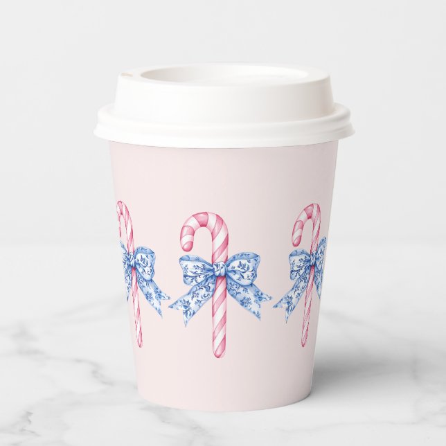 Grandmillennial Pink Candy Canons mit blauen Bows Pappbecher (Rückseite)