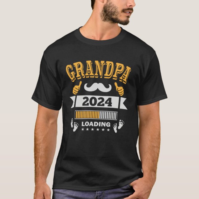 Grandpa 2024 Loading Soon To Be Dad Pregnancy Anno T-Shirt (Vorderseite)