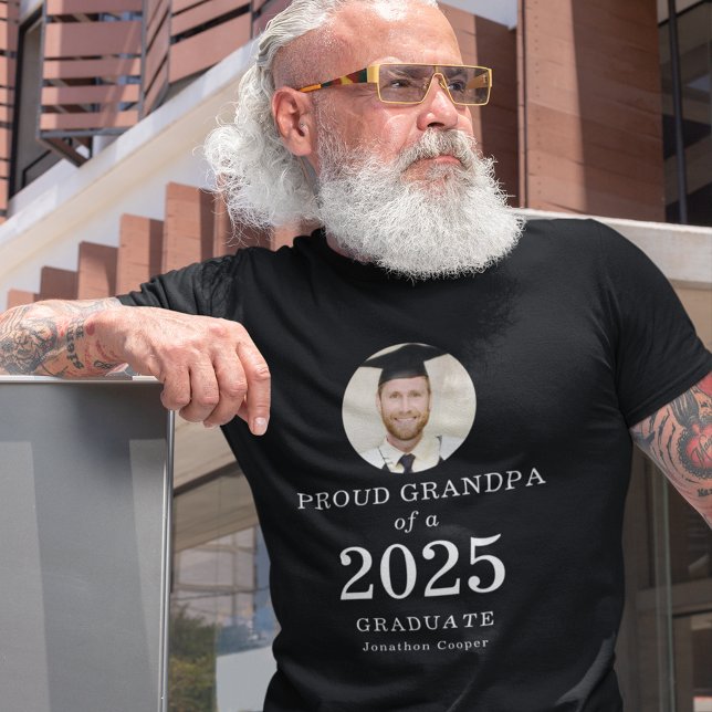 Grandpa des Fotos "White Text" von 2023 Absolvent T-Shirt (Von Creator hochgeladen)