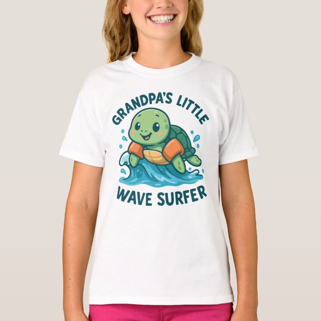 Grandpas kleiner Wellenreiter Niedliche Schildkröt T-Shirt (Vorderseite)
