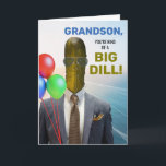 Grandson Funny Geburtstag Eine Art Big Dill Pickle Karte<br><div class="desc">Oma,  du bist eine Art Big Dill! Ein sonniger Geburtstag,  eine Papiergrusskarte mit einem Foto eines Dillhackens mit Anzug und Krawatte und eine Sonnenbrille. Essen Thema Wortspiel Grußkarte. Passen Sie die Cover- und Innengeburtsmeldung auf Wunsch an. Art,  Bild und Vers Copyright © Shoaff Ballanger Studios,  2025.</div>