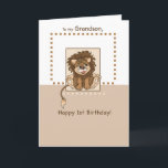 Grandson, glücklich 1. Geburtstag Baby Lion Karte<br><div class="desc">Eine braune Karte mit einem niedlichen Löwen,  der vor dieser Karte steht. Ideal,  um Ihren Enkelsohn zum ersten Geburtstag mit Ihren Wünschen zu versenden!</div>