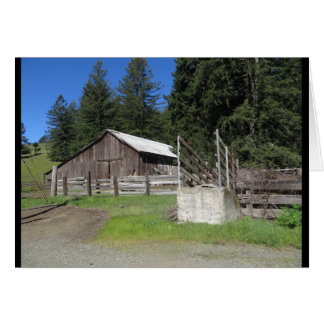 Grange arrière de routes du comté de Sonoma