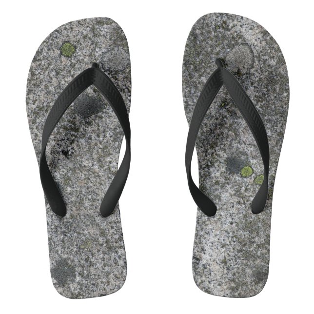 Granit-grauer Felsen mit grünem Moos Flip Flops (Fußbett)