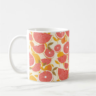 Grapefruit und halbierte Scheiben mit Blätter auf  Kaffeetasse