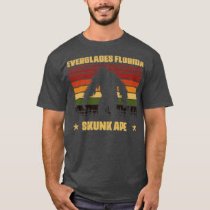Graphic Everglades Florida Skunk Ape Lovers Niedli T-Shirt