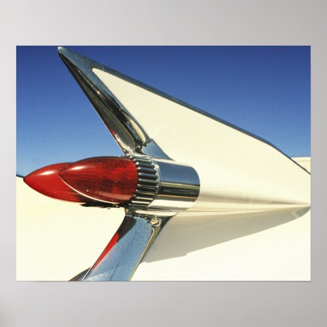 Graphic: Nah-up of fin and taillight on Poster (Vorne)