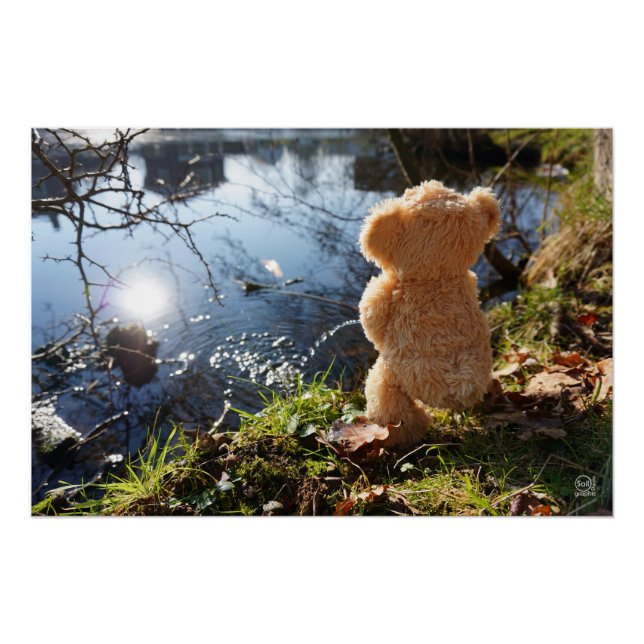 Grappige beer die ondeugend plast. poster (Vorderseite)