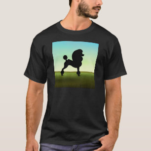 Grasartiges Feld-Standardpudel T-Shirt