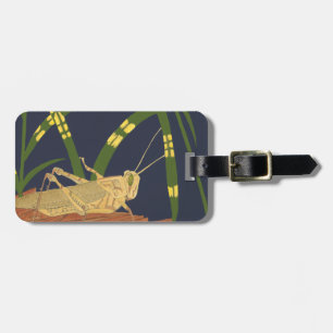 Grasshopper in grünem Gras im blauen Hintergrund Gepäckanhänger