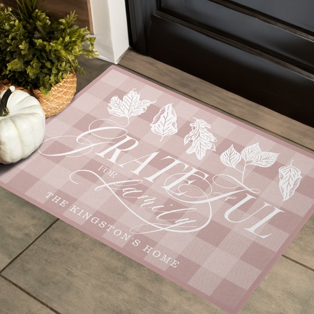 Grateful for Family Custom Name Leaves Pink Plaid Fußmatte (Grateful for Family Custom Name Leaves Pink Plaid Doormat)