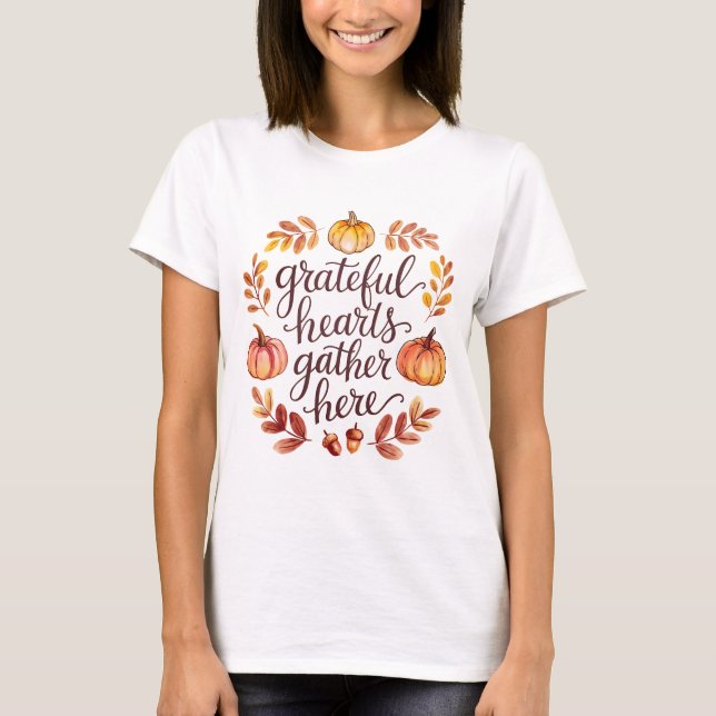 Grateful Hearts Gather Here T-Shirt (Vorderseite)