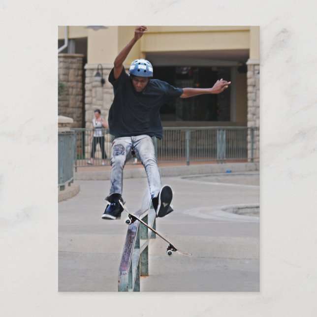 Gratis Falling Skateboarding Postkarte (Vorderseite)