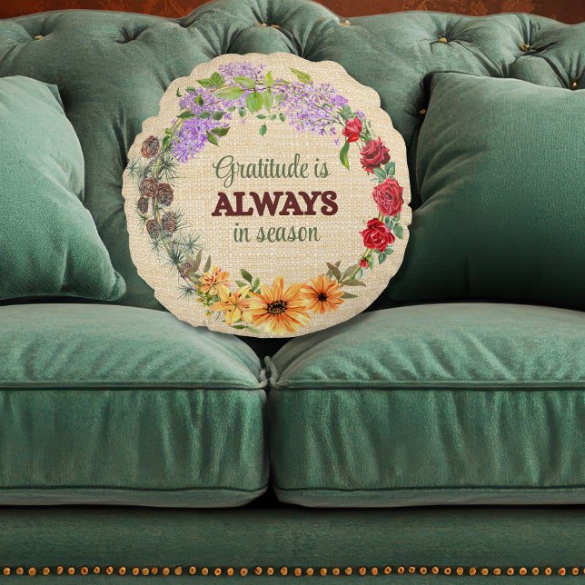 Gratitude in Every Season Floral Wreath Rundes Kissen (Von Creator hochgeladen)