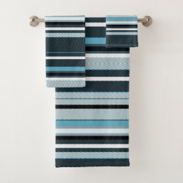 Grau, blau, weiße Streifen. Badetuch Set