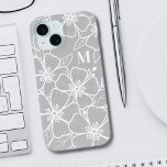 Grau-Floral-Monogramm Case-Mate iPhone Hülle<br><div class="desc">Girly Chic graue Floral Monogram Initial iPhone 15 Fall. Ein unterhaltsames, aber elegantes Gehäuse mit gürtelgrauen und weißen Blume-Konturen. Ein spielerisches Blume-Muster umrahmt einen schicken Serif-Schriftart mit einfacher Initial-Monogramm. Der Spaß daran ist, dass Sie alle Farben austauschen können!! Sie können nicht nur die Hintergrundfarben und den Schriftart ändern, sondern auch...</div>